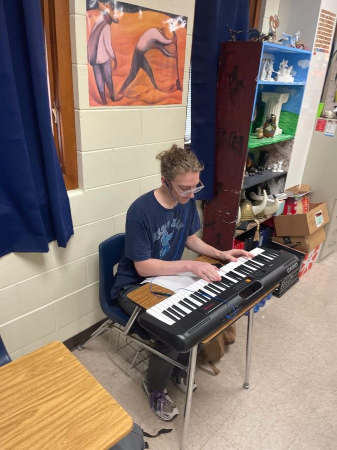 Wyatt+Russel+playing+the+keyboard+while+student+aiding+for+Mr.+Moore%E2%80%99s+speech+class