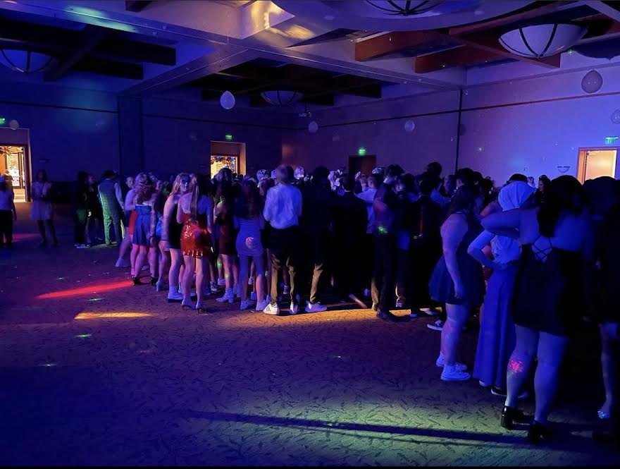 Underclassmen+getting+their+groove+on+at+the+Great+Wolf+Lodge+conference+center.%0APhoto+Taken+by%3A+Doug+Leist