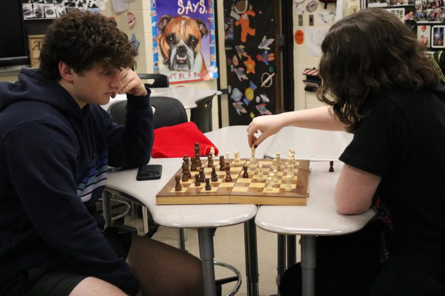 Michael+Farnham+and+Karlie+Brinegar+play+a+friendly+game+of+chess+at+chess+club+Wednesday+after+school.